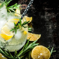 Osviežujúca rozmarínovo-ligurčeková limonáda: recept, príprava a účinky na zdravie!