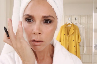 Victoria Beckham zvláda večerný mejkap za 5 minút: Tu je dôkaz!