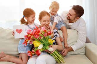Najkrajšie SMS ku Dňu matiek: Vyčar úsmev na tvári tej svojej!