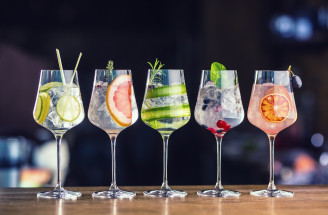 Horúčavám sa prispôsobujú aj bary, ponúkajú viac zliav na drinky