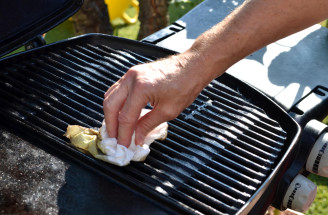 DIY: Ekologický prípravok na čistenie záhradného grilu – ingrediencie isto nájdeš v špajze