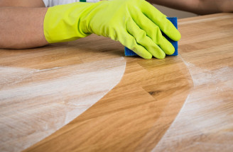 DIY citrusový čistiaci prípravok na drevený nábytok – vyčistí drevo v celej domácnosti