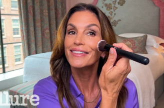 10-minútová make-up rutina Cindy Crawford – skús si klasický look supermodeliek z 90. rokov