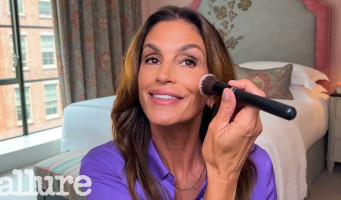 10-minútová make-up rutina Cindy Crawford – skús si klasický look supermodeliek z 90. rokov