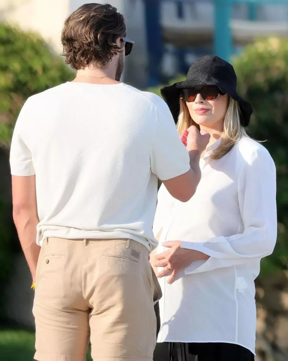 Margot Robbie s manželom Tomom Ackerleym na dovolenke v Taliansku