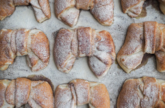 Kysnuté škoricové mašle: Voňavé pečivo ako od babičky, ktorému sa nedá odolať!