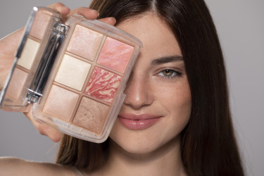 Rozjasňovač alebo highlighter – ako si vybrať a používať ho?