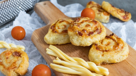 Slimáky zo zemiakového cesta s klobáskou: Nedá sa im odolať!
