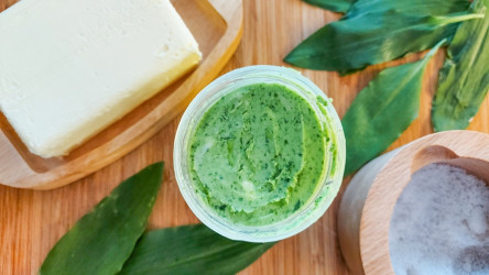 RECEPT: Maslo s medvedím cesnakom – také skvelé, že si urobíš zásoby!