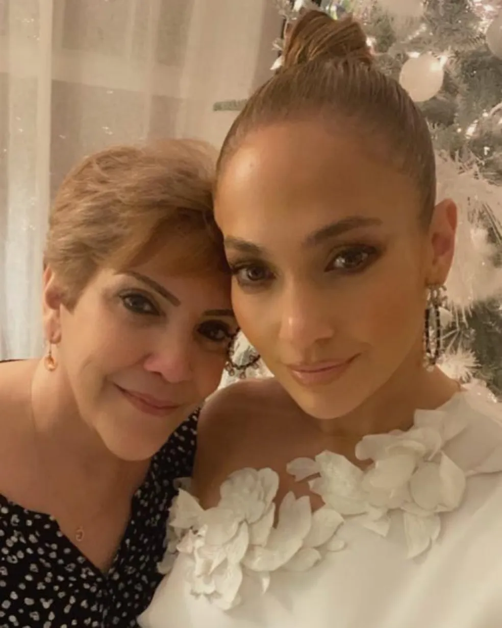 Jennifer Lopez s mamou
