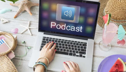 Hľadáš zaujímavý podcast na počúvanie? Vyber si z víťazov ankety Podcast roka 2023!