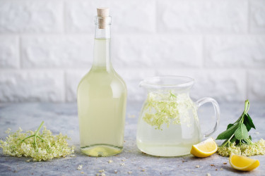 Recept na sirup z bazových kvetov – tradičný, chutný, skrátka dokonalý!