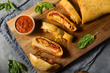 Slaný závin Stromboli: Chutí ako talianska pizza, no prekvapí vlastným štýlom