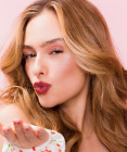 Cherry look: Ako nosiť čerešňové líčenie, ktoré vám pristane