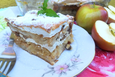 Recept na žemľovku s tvarohom a jablkami: Chutí ako od babičky!