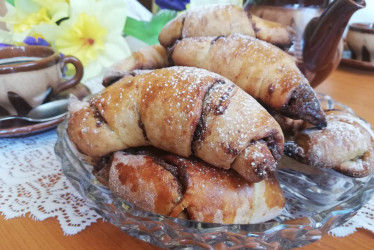 RECEPT: Rýchle čokoládové rožteky – pochutia si na nich malí i veľkí!