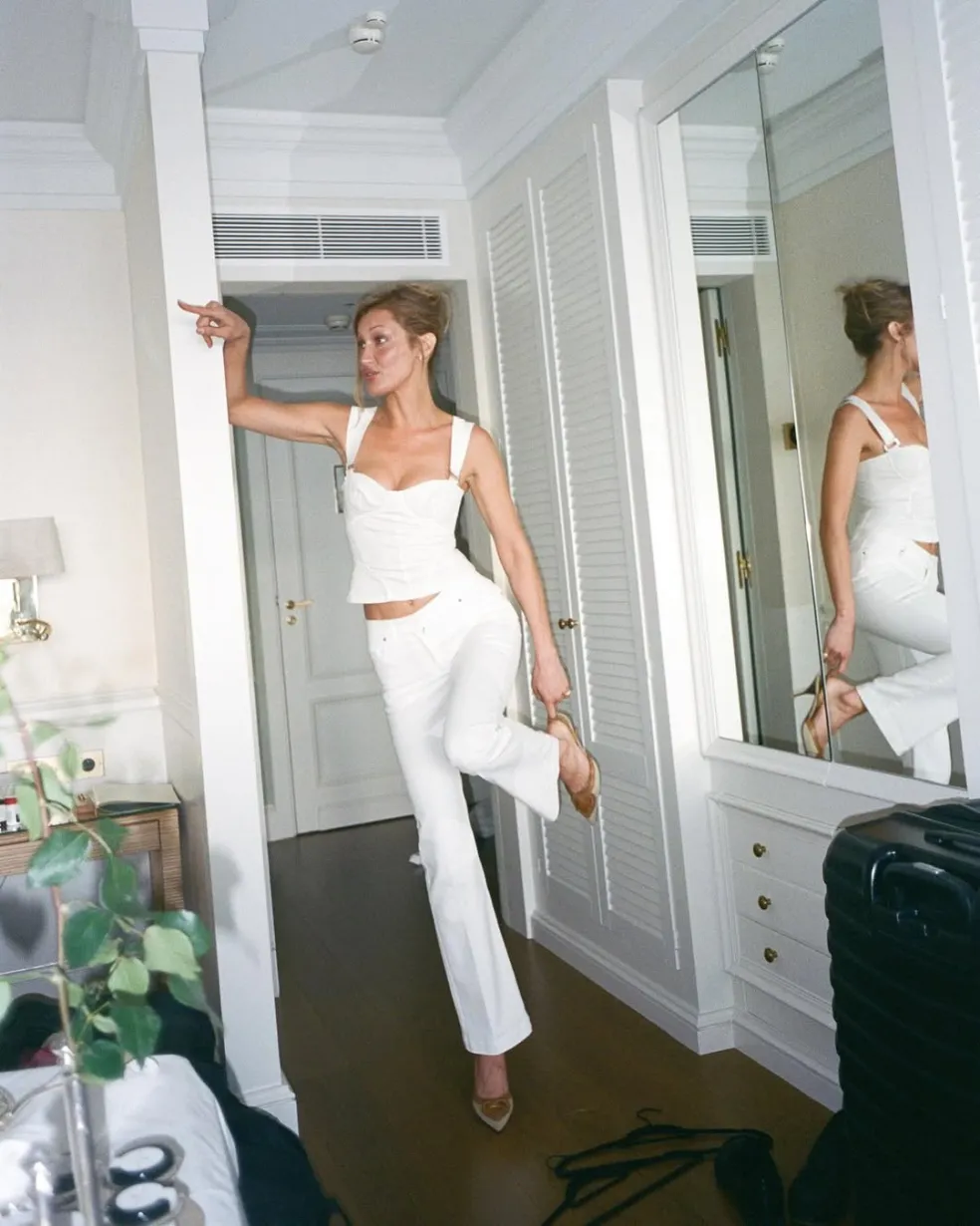 Bella Hadid blond