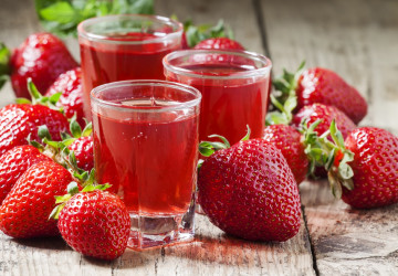 Jahodová sezóna je tu! Prinášame recept na výborný jahodový likér