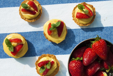 Recept: Osviežujúce jahodové tartaletky s vanilkovým krémom