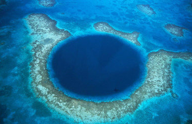Jedinečné miesta: Veľká modrá diera v Belize