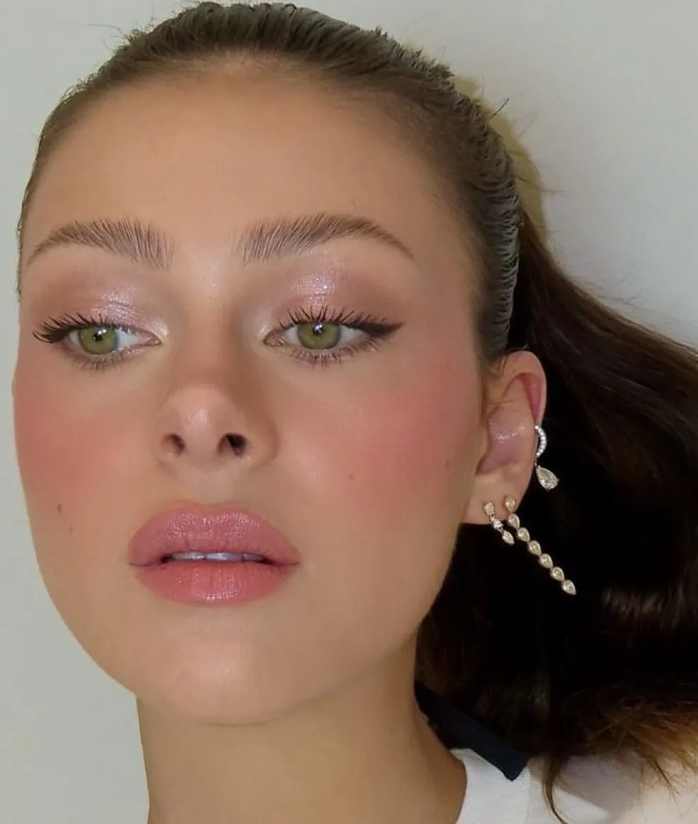 Pink lilac make-up