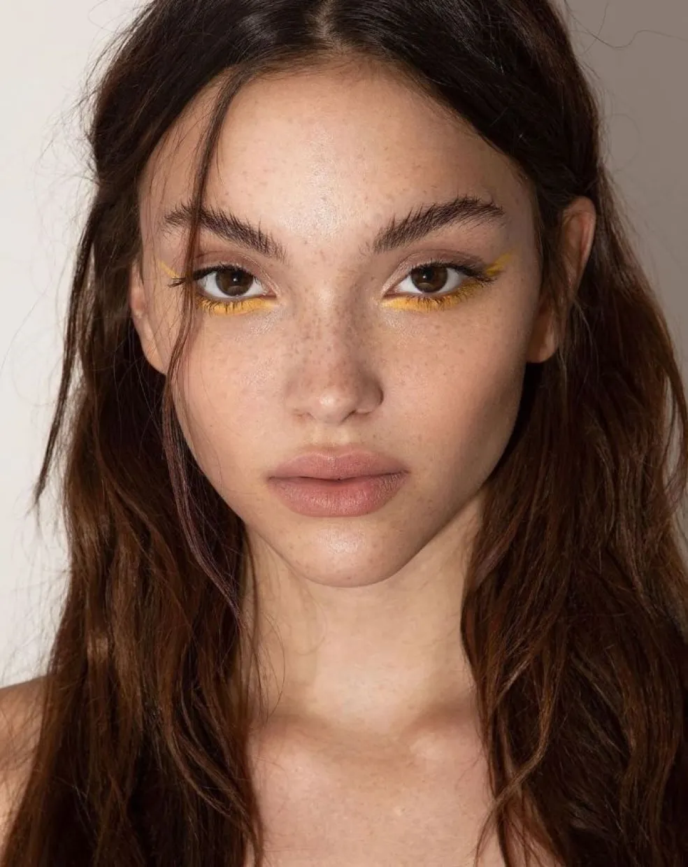 Žltý make-up