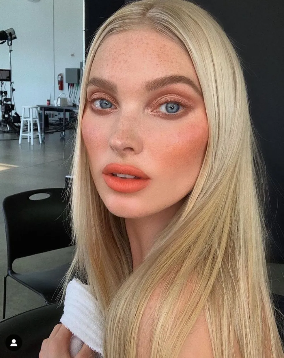 Korálový make-up