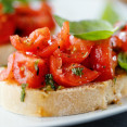 Paradajková bruschetta ako v Taliansku: Tipy na prípravu aj moderné verzie