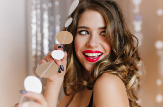 Zažiarte na párty krásnym make-upom – TOP inšpirácie