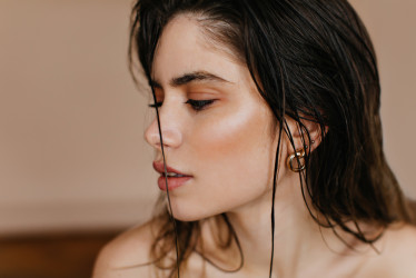 Nahý make-up: Ako docieliť prirodzený vzhľad, ktorý očarí