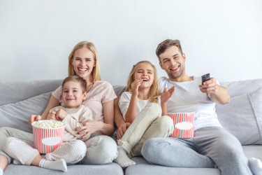 Chystáš letný filmový večer? Tu sú tipy na najlepšie rodinné filmy!