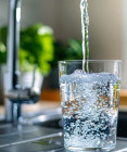 Mikrobiologická kontaminácia vody: Stačí kuchynský filter alebo centrálna sterilizácia?