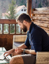 Muž s terapeutom ako nový ideál? Prečo nás emocionálna inteligencia priťahuje viac než svaly