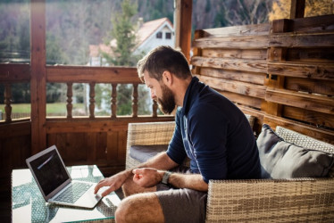 Muž s terapeutom ako nový ideál? Prečo nás emocionálna inteligencia priťahuje viac než svaly