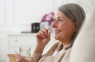 Aj po päťdesiatke v plnej sile: Aké vitamíny nesmú ženám chýbať?