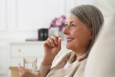 Aj po päťdesiatke v plnej sile: Aké vitamíny nesmú ženám chýbať?