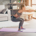 Jednoduché a hlavne účinné cviky s činkami: Posilnia triceps, biceps a iný ceps