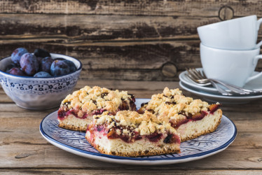 Recept na slivkový koláč s mrveničkou: Ako od babičky!