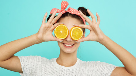 Ako vplýva vitamín C na pleť: Potrebuje ho vôbec? Stačí sa ním natierať?