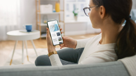 Droomscrolling alebo závislosť na negatívnych správach: Ako narúša duševné zdravie?