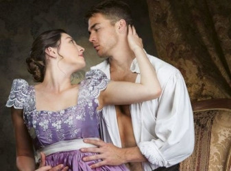 Romantická lahôdka Horúce objatie: Očarujúci príbeh z 18. storočia