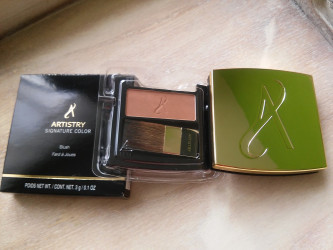TEST: Lícenka v odtieni Golden Light (ARTISTRY SIGNATURE COLOR™)