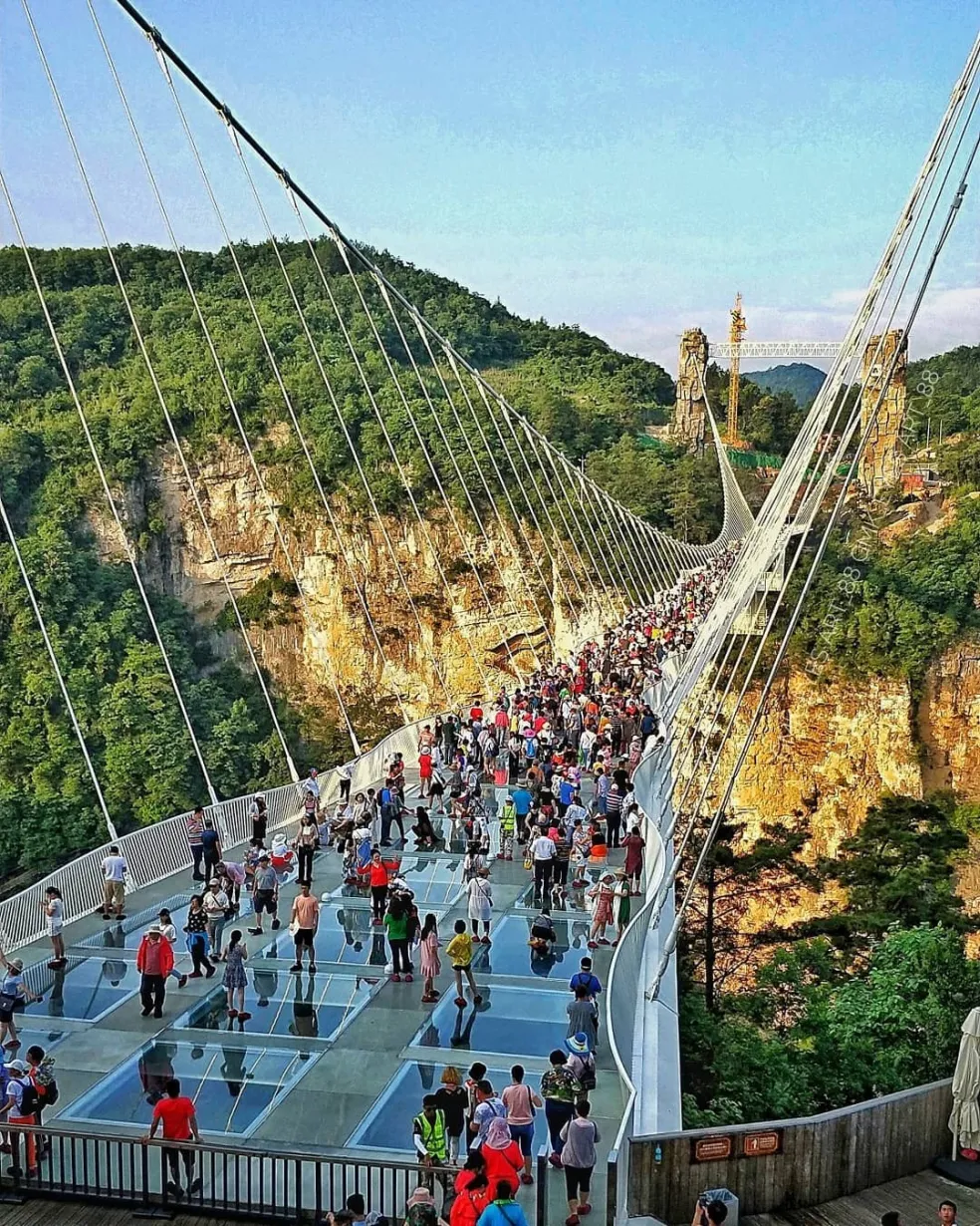Sklený most  Zhangjiajie, Čína