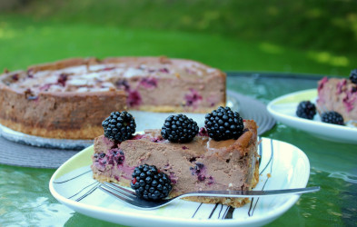 Čokoládový cheesecake s černicami – dokonalá sladká aj svieža chuť