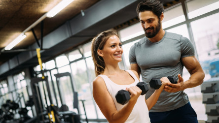 Trik osobného trénera celebrít: Ako zhodiť 6 kg len pomocou jednej suroviny?!