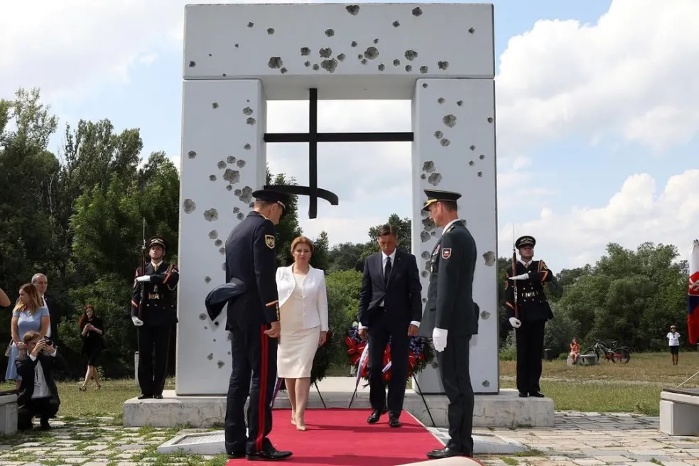 Zuzana Čaputová biele šaty