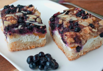 Recept: Strúhaný koláč s tvarohom a ovocím