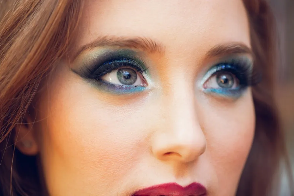 modré oči a make-up