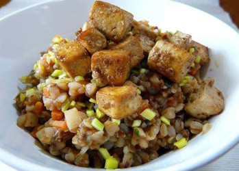 Šalát z pohánky a tofu