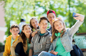 Kultúrne trendy Slovenska 2025: čo ovplyvňuje modernú mládež